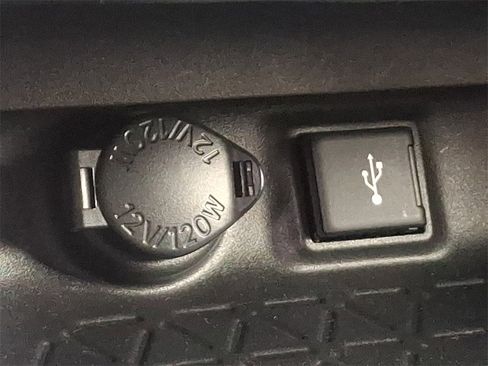 Used 2022 Toyota RAV4 SE image 24