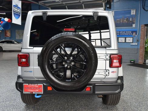 Used 2024 Jeep Wrangler Unlimited Sahara w/ Technology Group AWD/4WD image 6