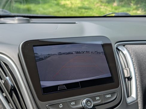 Used 2022 Chevrolet Malibu LS FWD image 9