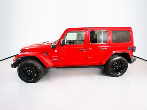 Used 2024 Jeep Wrangler Unlimited Sahara AWD/4WD image 4
