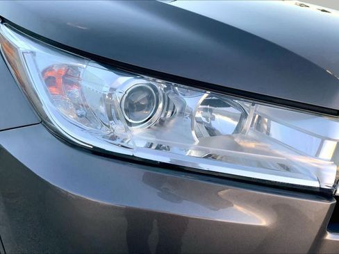 Used 2018 Toyota Highlander Plus FWD image 27