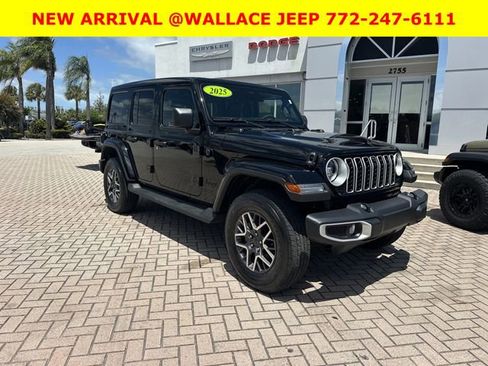 Used 2025 Jeep Wrangler Sahara image 4