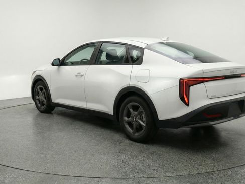 Used 2025 Kia K4 FWD image 6