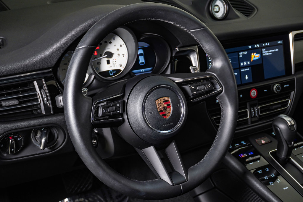 Certified 2026 Porsche Macan AWD/4WD image 19