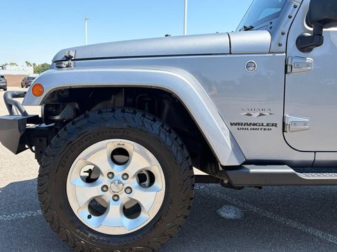 Used 2017 Jeep Wrangler Unlimited Sahara w/ Connectivity Group AWD/4WD image 11