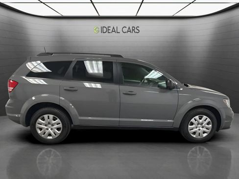 Used 2020 Dodge Journey SE FWD image 4