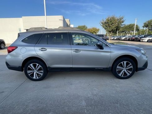 Used 2018 Subaru Outback 2.5i Limited image 4