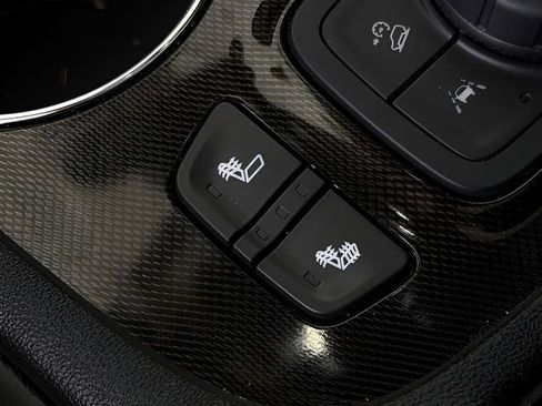 Used 2022 GMC Acadia AT4 image 29