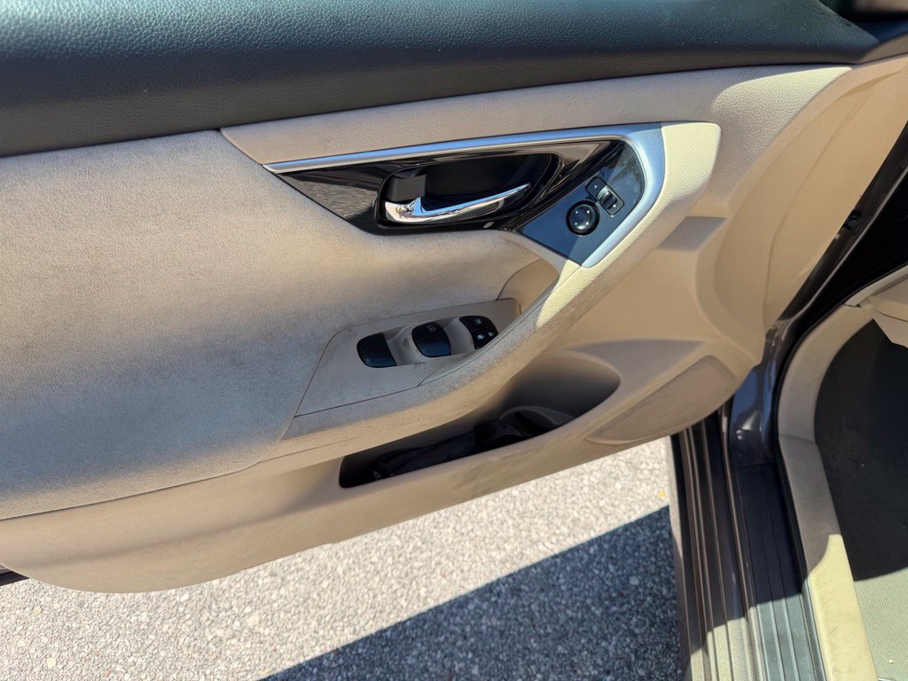 Used 2013 Nissan Altima 2.5 SV FWD image 20