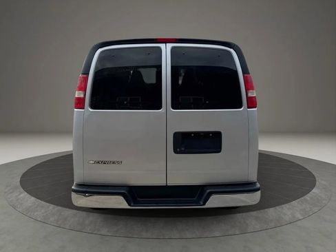 Used 2017 Chevrolet Express 3500 LT w/ LT Preferred Equipment Group image 6