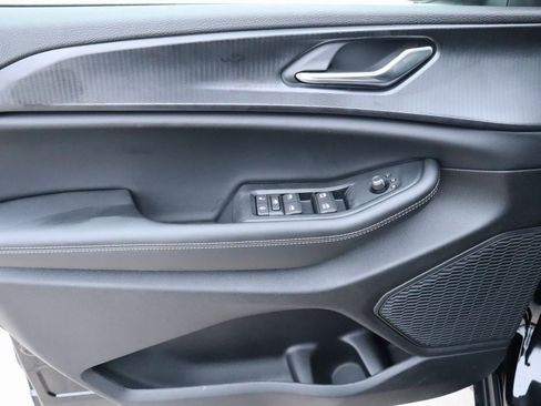 New 2025 Jeep Grand Cherokee Laredo image 14