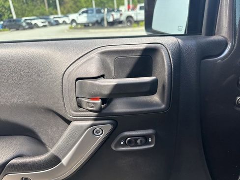 Used 2014 Jeep Wrangler Rubicon w/ Power Convenience Group AWD/4WD image 11