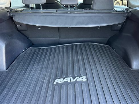 Used 2021 Toyota RAV4 LE AWD/4WD image 16