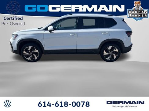 Used 2025 Volkswagen Taos SE AWD/4WD image 2