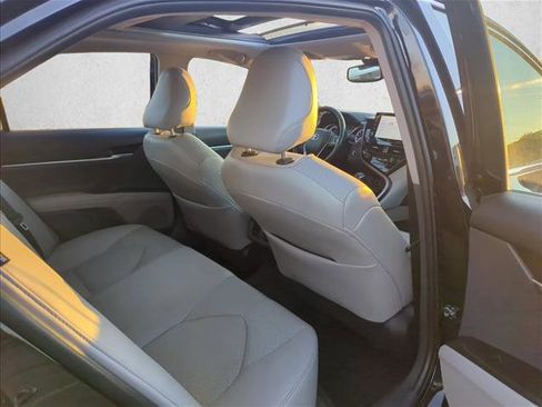Used 2022 Toyota Camry XLE image 19