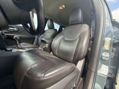 Used 2014 Jeep Cherokee Trailhawk w/ Technology Group AWD/4WD image 11