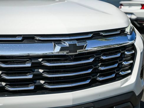 New 2026 Chevrolet Equinox LT w/ Convenience Package II FWD image 9
