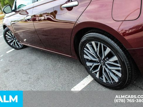 Used 2025 Nissan Altima 2.5 SV FWD image 14