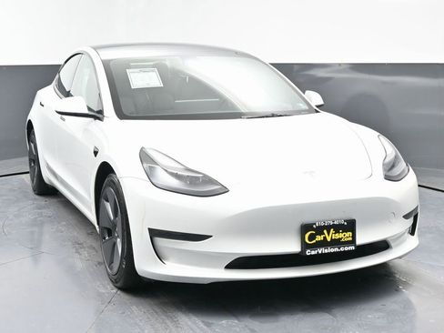 Used 2023 Tesla Model 3 Standard Range image 3