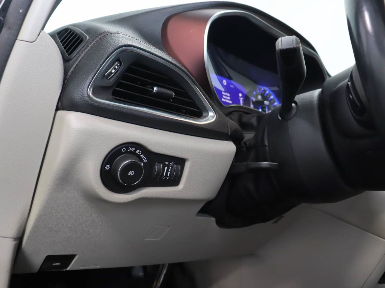 Used 2020 Chrysler Pacifica Limited FWD image 12