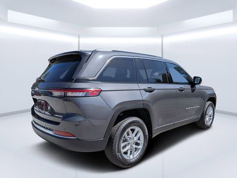 New 2026 Jeep Grand Cherokee Laredo RWD image 3