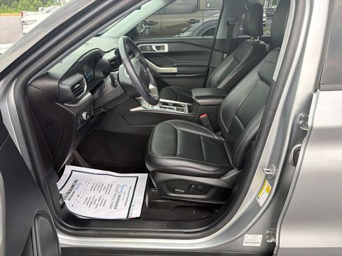 Used 2022 Ford Explorer XLT w/ Equipment Group 202A RWD image 11