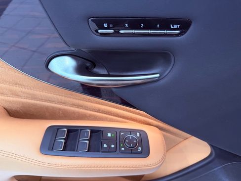 Used 2024 Lexus LS 500 w/ Interior Upgrade Package RWD image 22