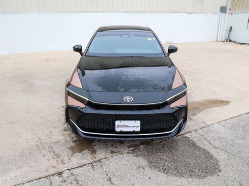 Used 2025 Toyota Crown Platinum image 4