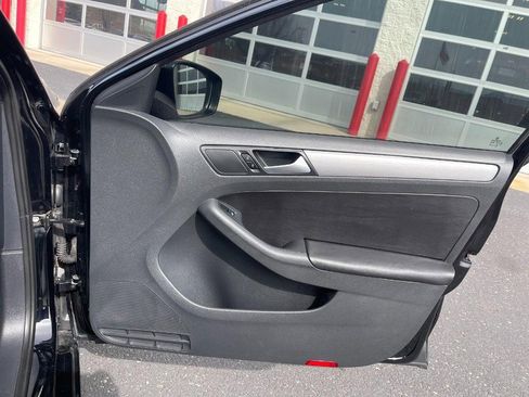 Used 2016 Volkswagen Jetta Sport image 11