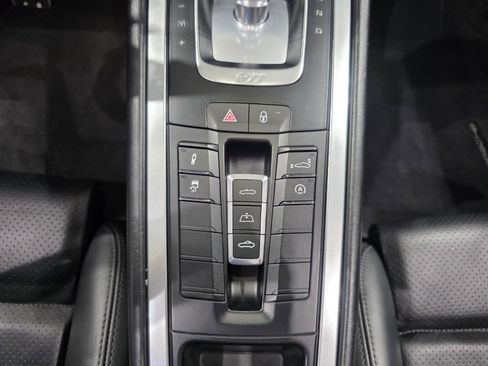 Used 2018 Porsche 911 Turbo image 22