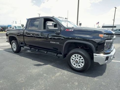 Used 2025 Chevrolet Silverado 2500 LT w/ Convenience Package AWD/4WD image 2