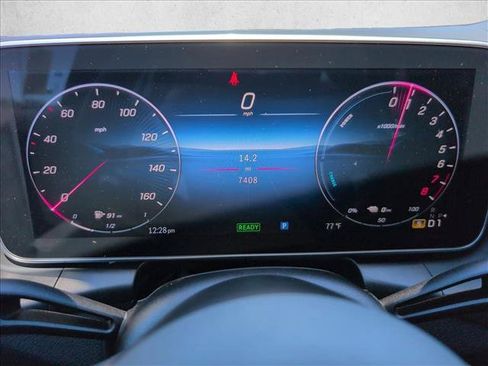 Used 2025 Mercedes-Benz GLC 350e 4MATIC image 11