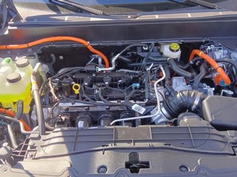 New 2025 Ford Maverick XLT w/ XLT Luxury Package image 32