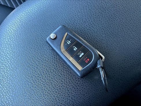 Used 2022 Toyota Camry SE image 11