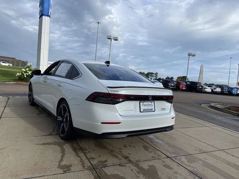 Used 2024 Honda Accord Sport image 11
