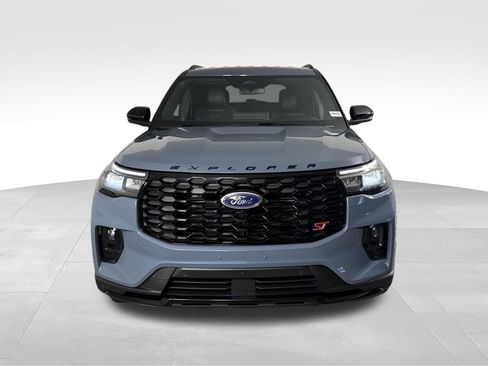Used 2025 Ford Explorer ST AWD/4WD image 4