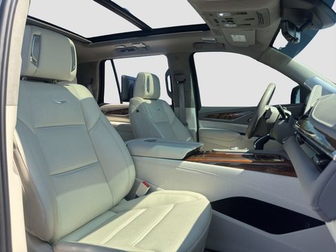 Used 2024 Cadillac Escalade Sport Platinum w/ LPO, ONYX Package AWD/4WD image 17