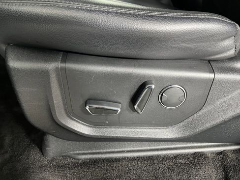 Used 2018 Ford Expedition XLT w/ Equipment Group 201A AWD/4WD image 19