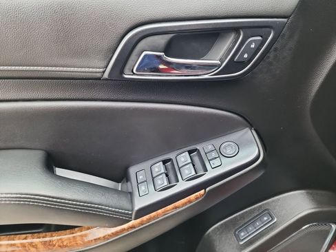 Used 2020 Chevrolet Suburban Premier w/ Premier Plus Edition image 13