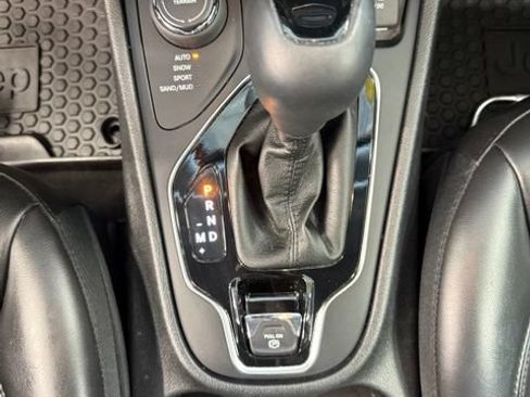 Used 2019 Jeep Cherokee Latitude Plus AWD/4WD image 12