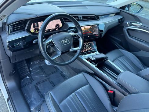Used 2021 Audi e-tron Premium Plus w/ Premium Plus Package image 23