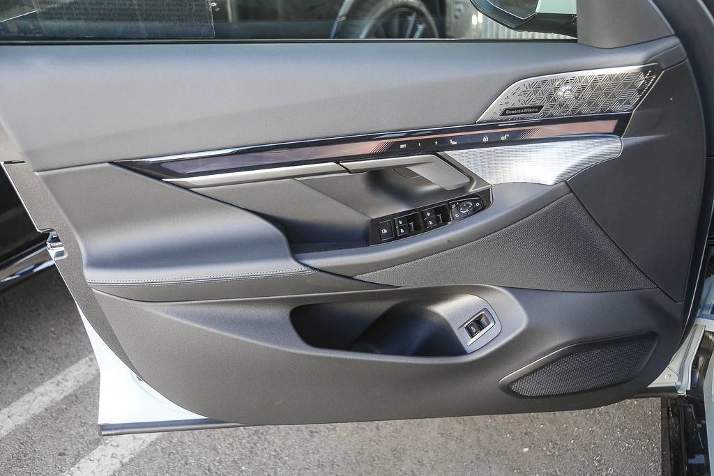 New 2027 BMW i5 eDrive40 w/ M Sport Package RWD image 17
