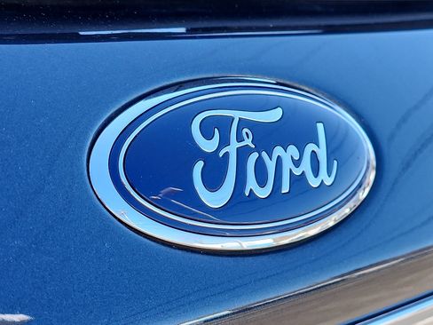 Used 2022 Ford Explorer XLT w/ Equipment Group 202A image 31