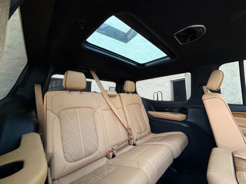 Used 2022 Jeep Grand Wagoneer Series III w/ Rear Seat Video Group 1 image 32