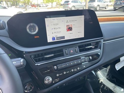 Used 2025 Lexus ES 350 w/ Premium Package image 13