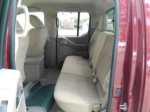 Used 2018 Nissan Frontier SV RWD image 18