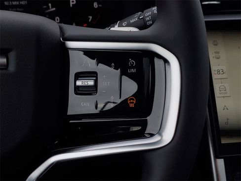 New 2026 Land Rover Discovery Sport Landmark image 17