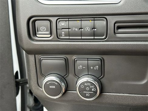 Used 2024 GMC Yukon SLT image 17