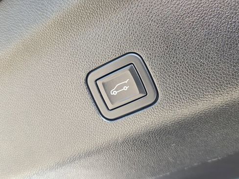 Used 2023 Chevrolet Tahoe LT image 14