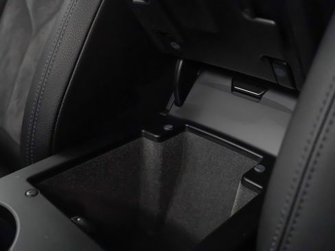 Certified 2021 Porsche Macan image 35